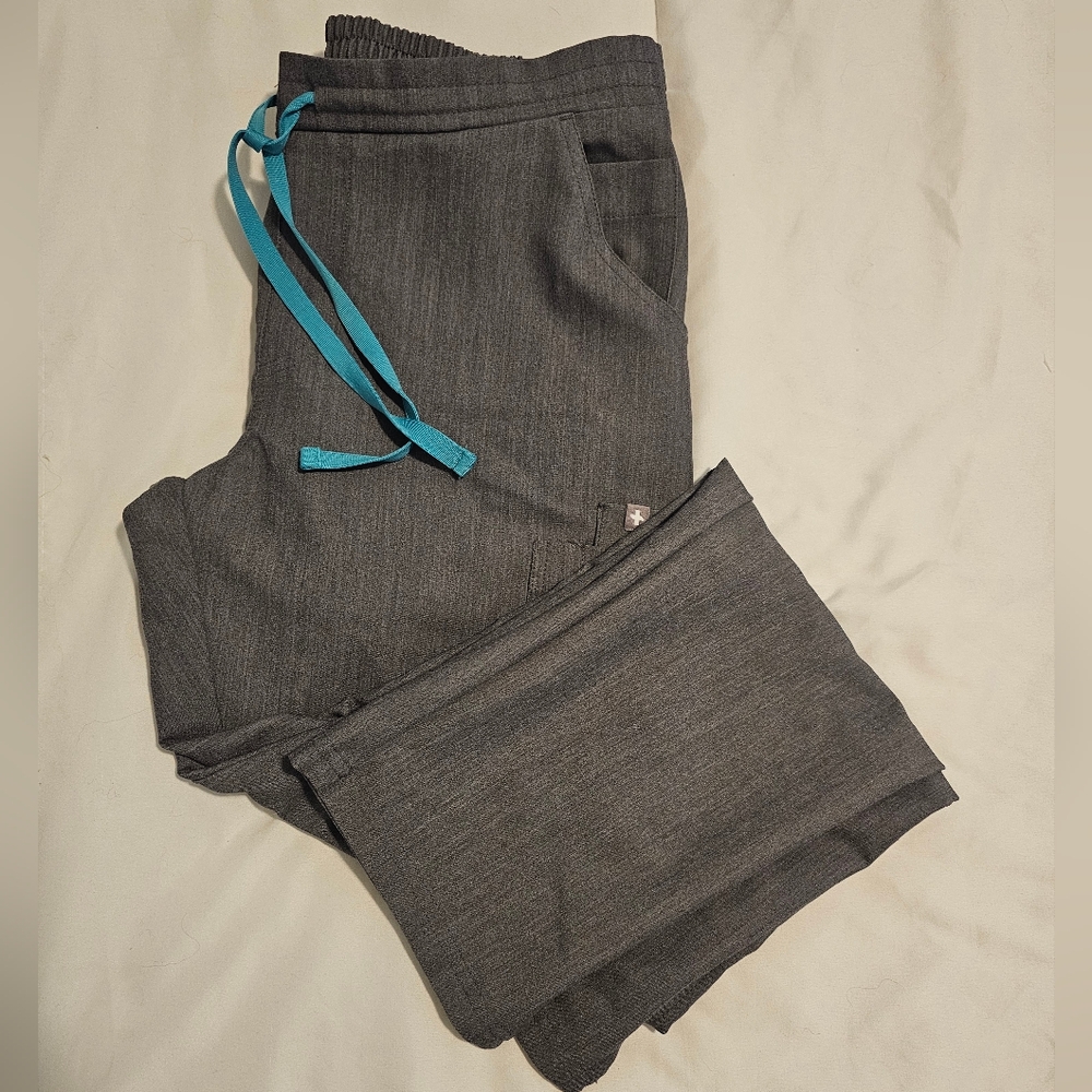 Figs Graphite Scrub Set - Picture 3 of 3